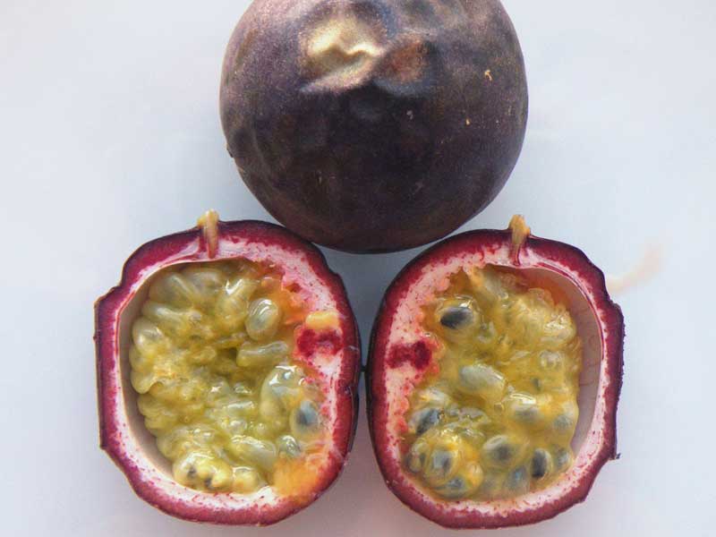 Colombian exotics fruits: Gulupa