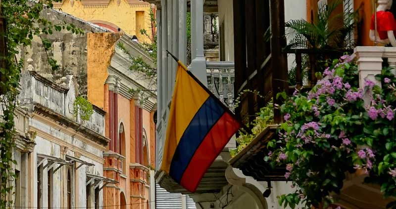 Colombian flag in a window with flowers. Is Colombian Spanish really the world’s best?