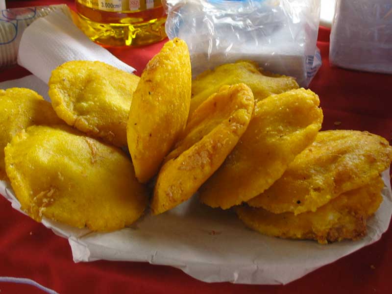 Unique Colombian Food: Arepa de huevo